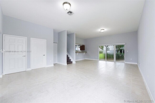 Building Photo - 2730 SW 26th St