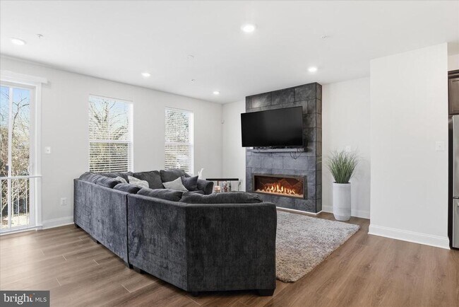 Foto del edificio - 16416 Fife Wy