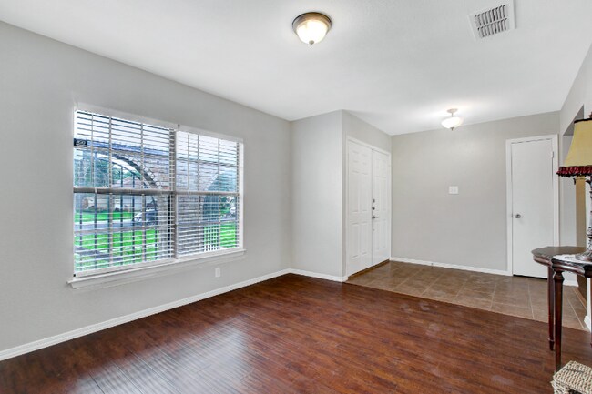 Building Photo - 7535 Lincoln Village Dr
