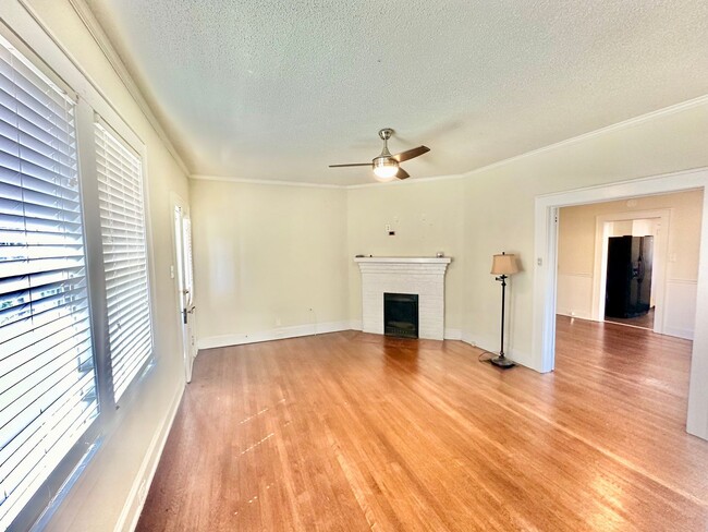 Building Photo - 610 Charlotte Ave