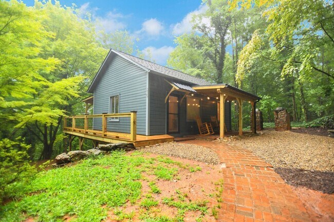 Building Photo - 235 Fox Trot Ln