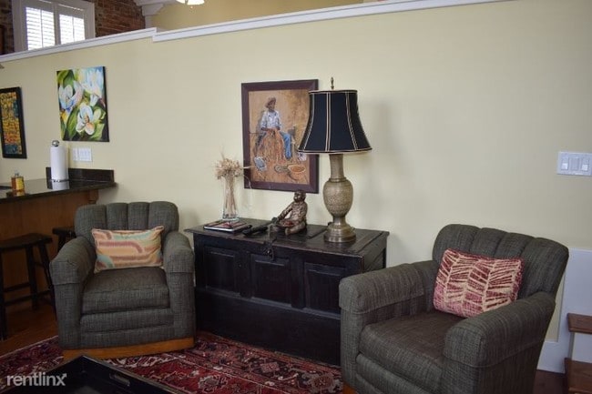 Building Photo - 1 br, 1 bath Condo - 4 Beaufain St 202 Uni...