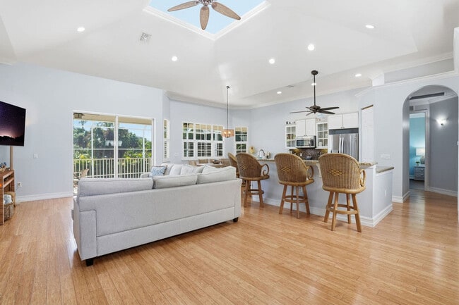 Foto del edificio - 3011 Pine Tree Dr