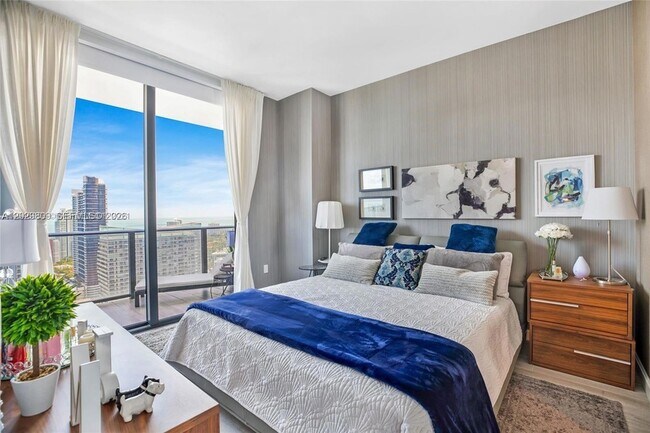 Foto del edificio - 45 SW 9th St
