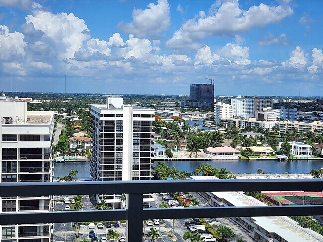 Foto del edificio - 2030 S Ocean Dr