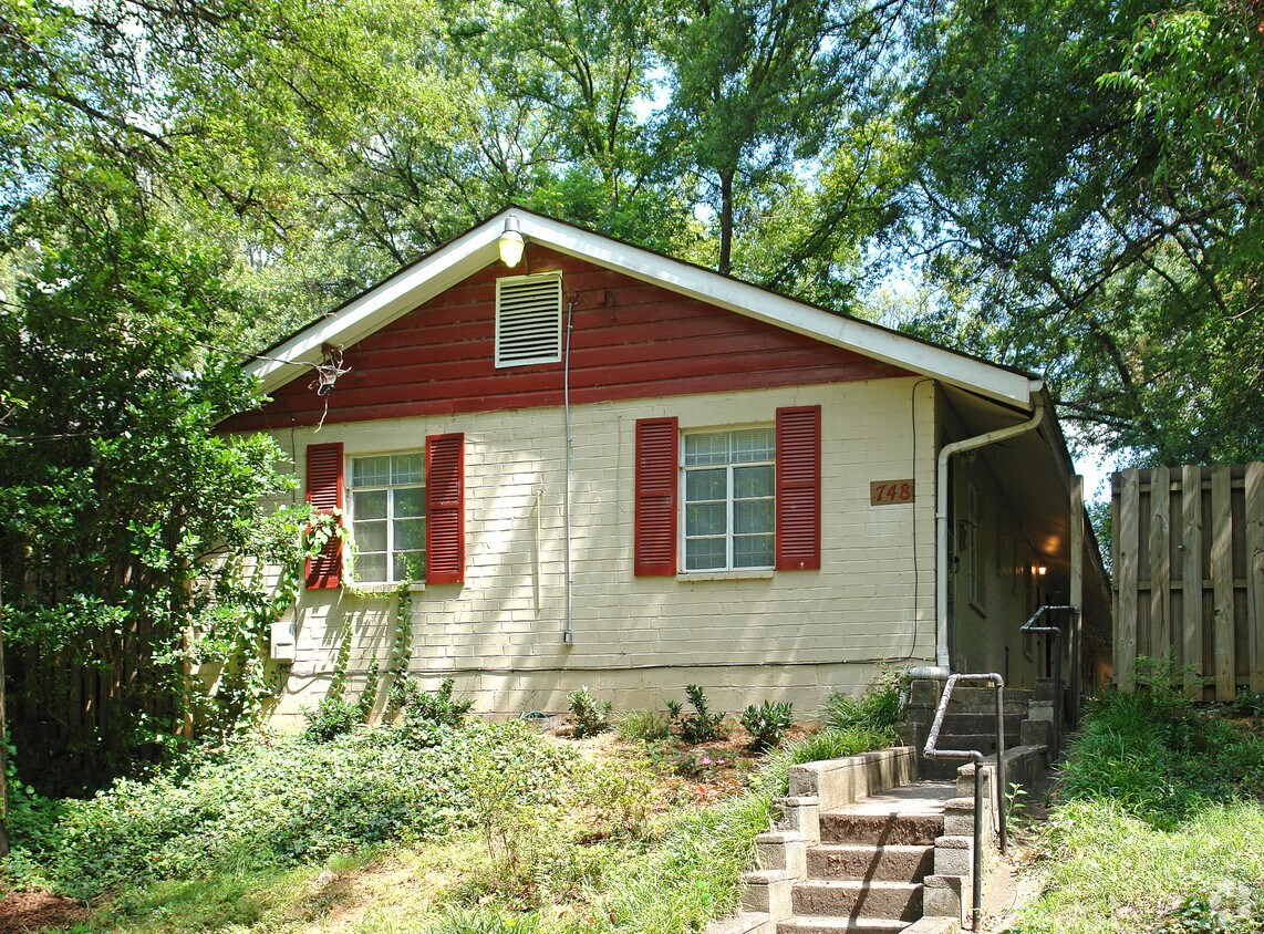 Foto principal - 748 St Charles Ave