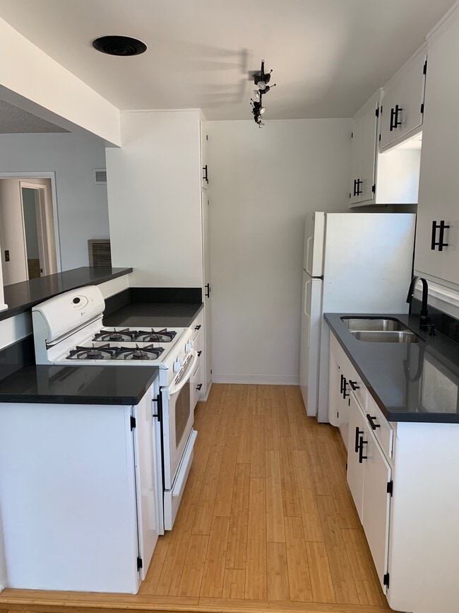 KITCHEN - 1047 E 1st St