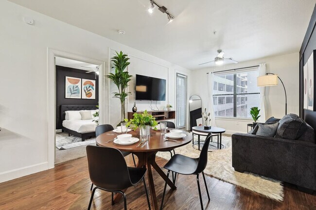 Foto del edificio - 5752 Town and Country Blvd