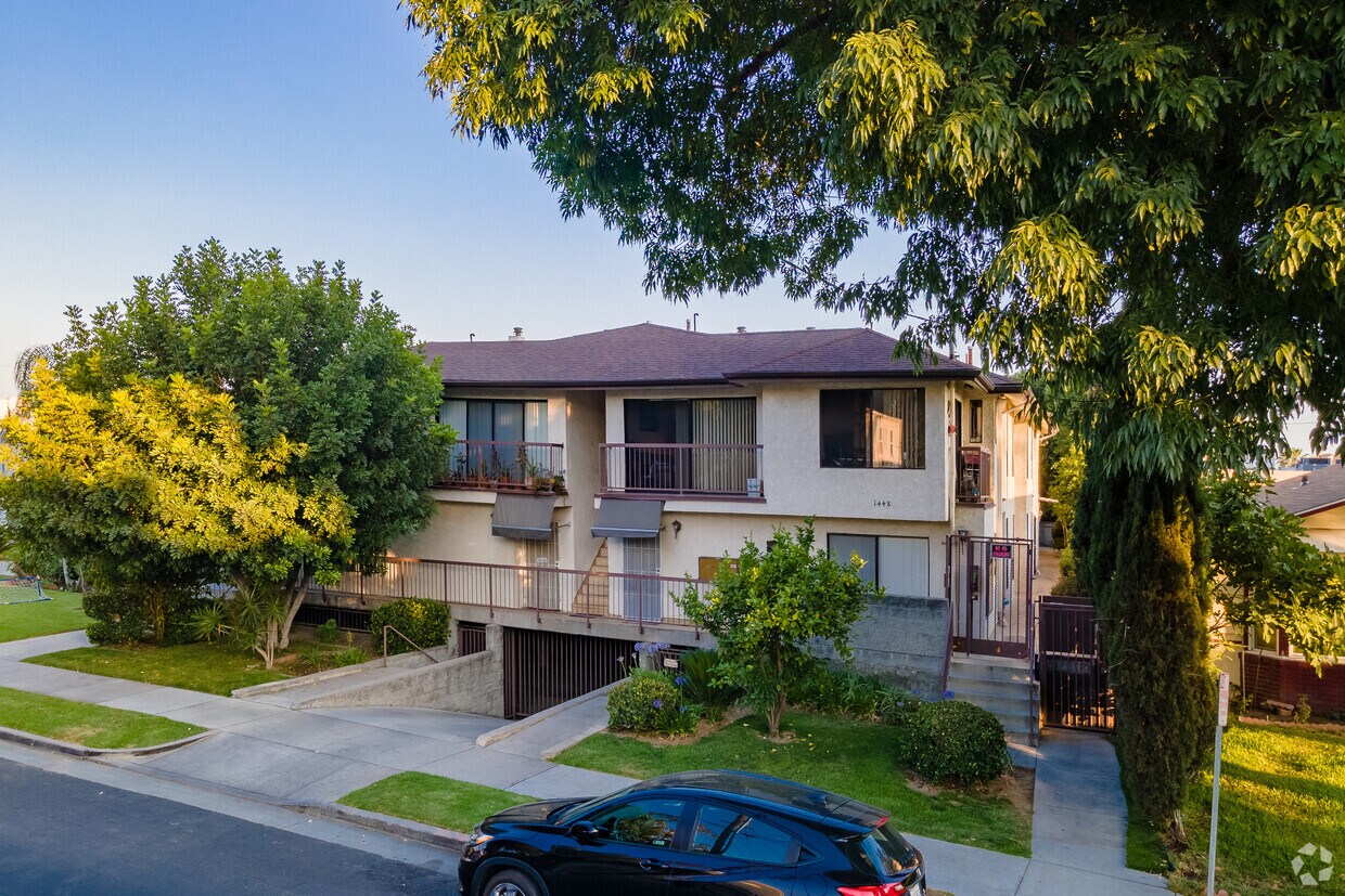 Foto principal - 1448 Stanley Ave