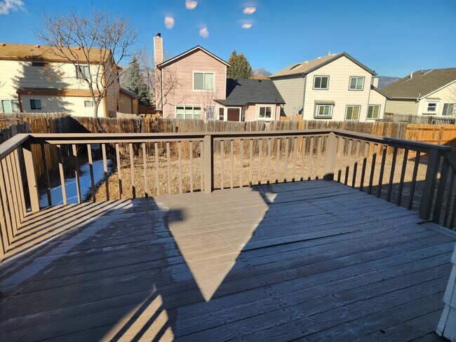 Building Photo - Large 4 bedroom at Woodmen and Union