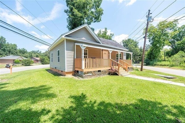 Building Photo - 823 Cooper Dr NE