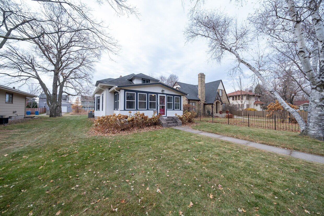 Foto principal - 4135 Quail Ave N