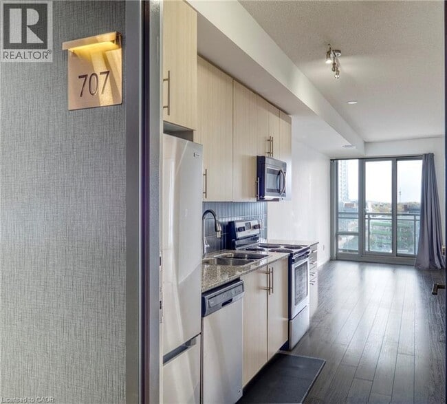 Building Photo - 85 Duke St W