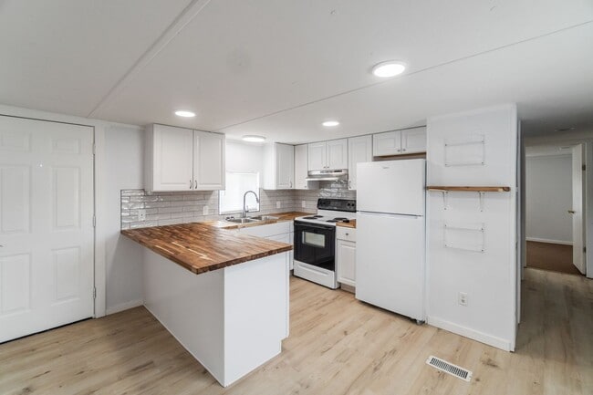 Building Photo - 2 Bed 1 Bath Single Family Home in Spokane...