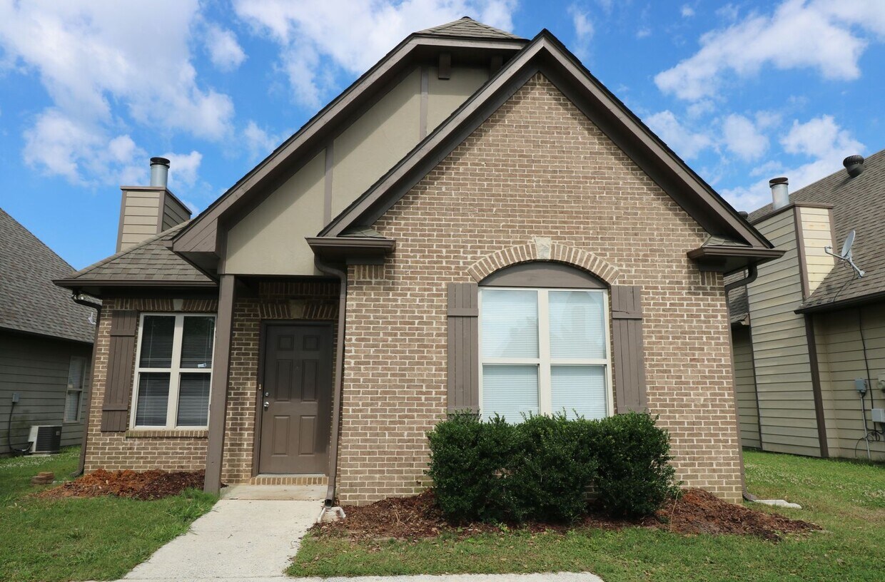 Primary Photo - Moody Rental