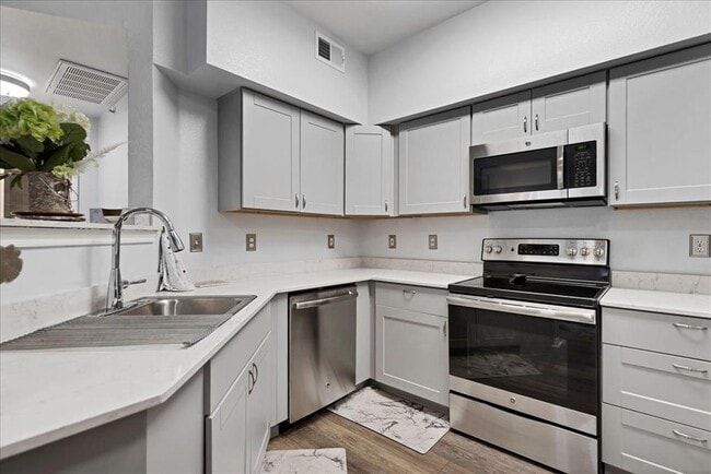 Foto del edificio - 2320 Gracy Farms Ln
