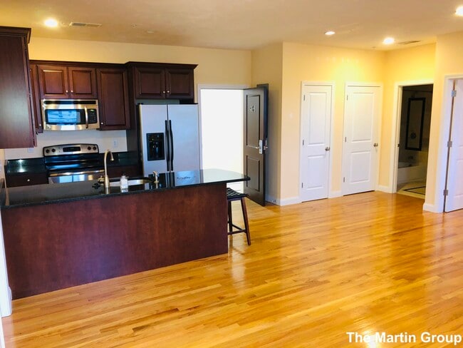 Building Photo - 102 Fellsway W