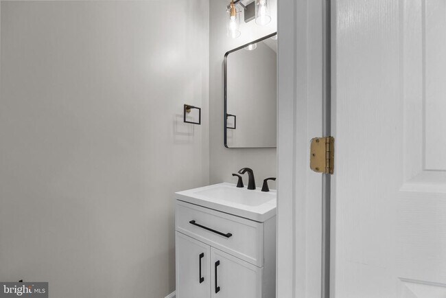 Foto del edificio - 115 Goldfinch Ct