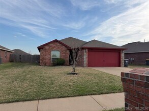 Building Photo - 1038 E 146 Ct S