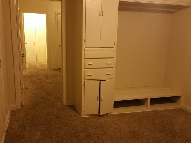 dormitorio1 - 2417 E Lewis Ave