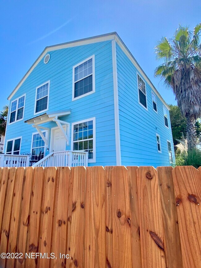 Foto del edificio - 237 Oleander St