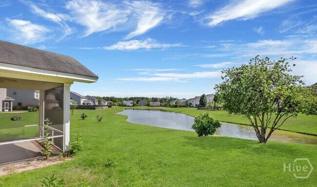Foto del edificio - 104 Lake House Rd