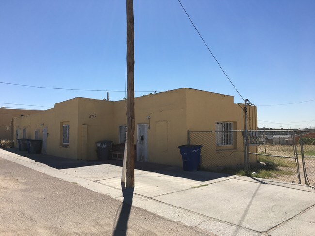 Building Photo - Triplex in Central Area