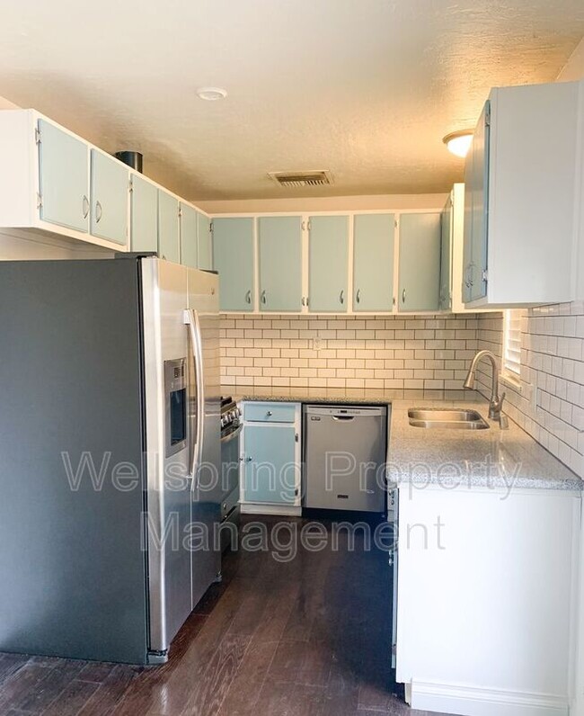 Building Photo - 222 S Holly Canyon Dr