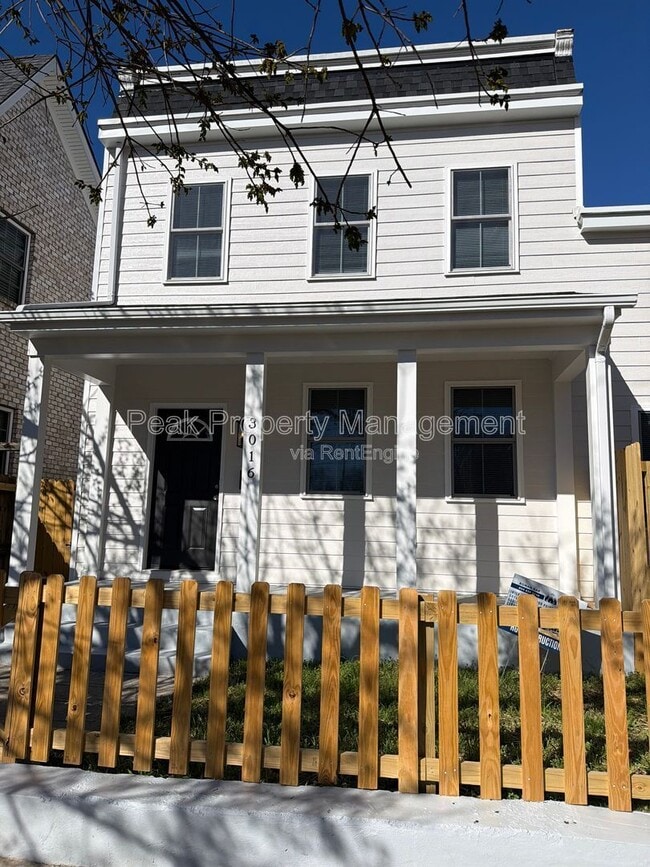 Foto del edificio - 3016 Parkwood Ave