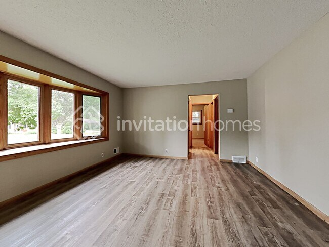 Building Photo - 4428 Benjamin St NE