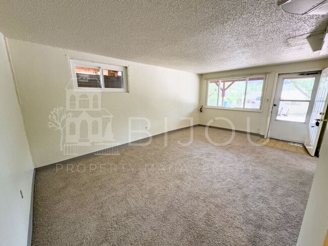 Foto del edificio - 3306 W Platte Ave