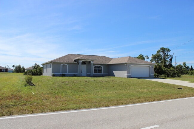 Foto del edificio - Quiet and Spacious Single Family Home in NW Cape Coral