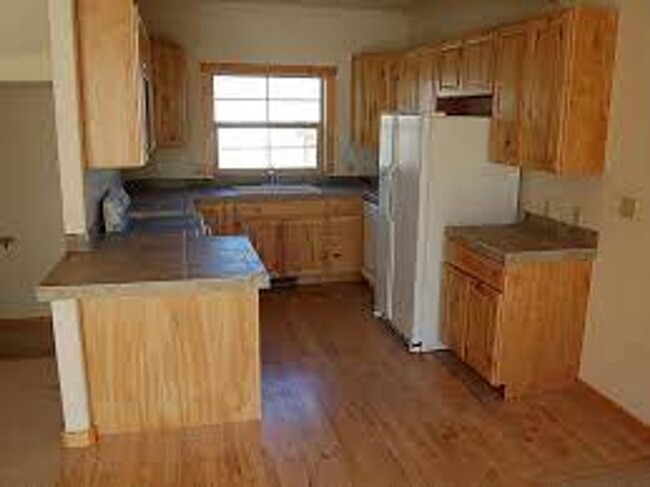 Building Photo - Granby Town House For Rent