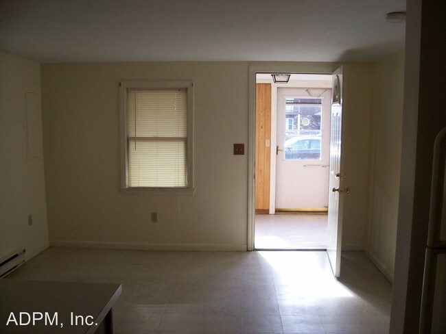 Building Photo - 1 br, 1 bath House - 129 Railroad Ave 1st Fl