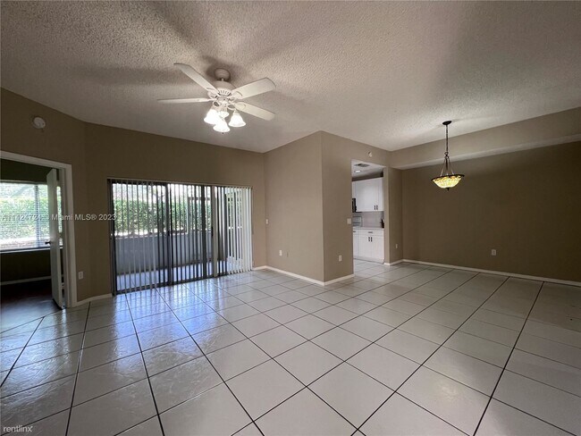 Building Photo - 2 br, 2 bath House - 16322 Malibu Dr # 11