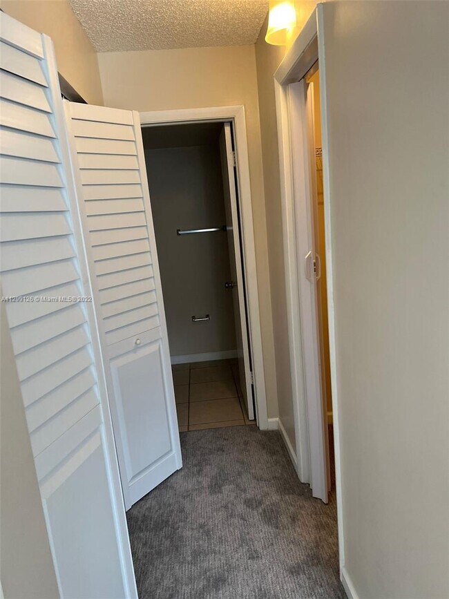 Foto del edificio - 2701 Riverside Dr