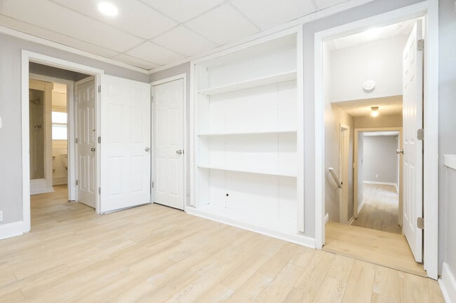 Foto del edificio - 225 Willow Lake Ln