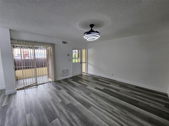 Foto del edificio - 6603 Winfield Blvd