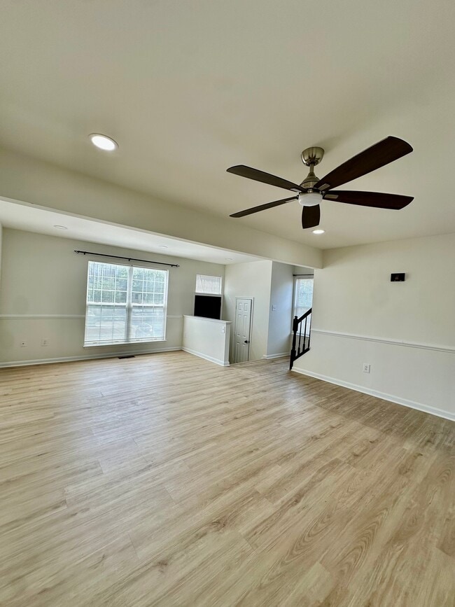 Building Photo - 9242 Jessica Dr