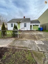 Building Photo - 6924 NE 7th Ave