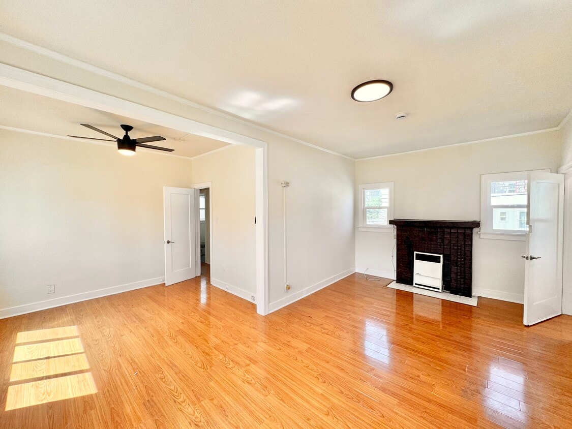 Primary Photo - 1417 N Hobart Blvd