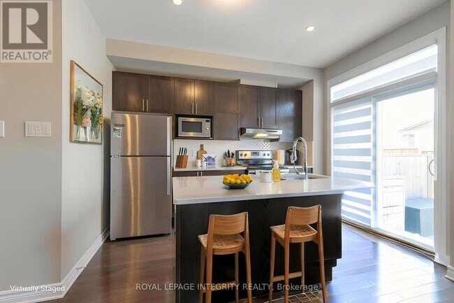 Building Photo - 652 Aubépines Dr