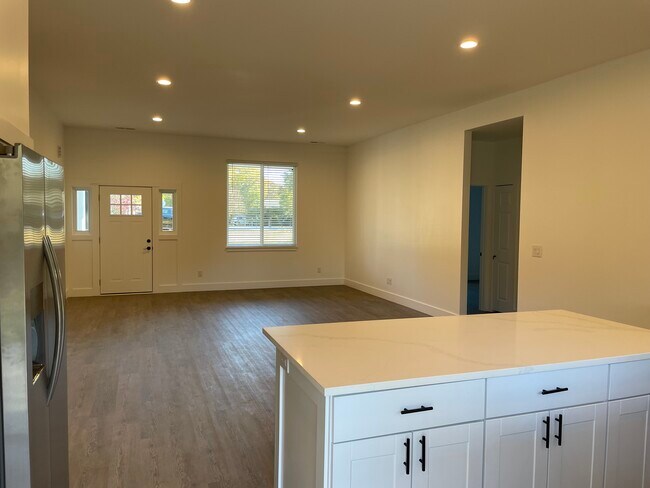 Foto del edificio - 3843 Maid Marion Ln