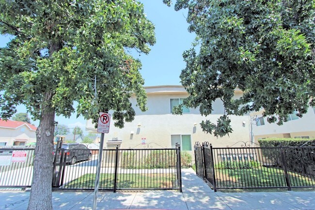 Foto del edificio - 6842 Agnes Ave