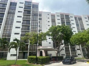 Building Photo - 17021 N Bay Rd
