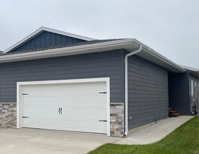 Foto del edificio - Tunis Drive Townhomes