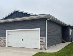 Building Photo - 9622 W Tunis Dr