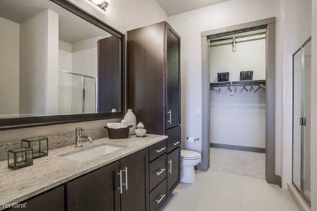 Building Photo - 1 br, 1 bath Apartment - 2611 Bell St 436
