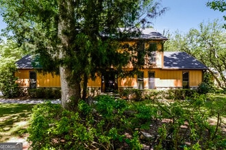 Building Photo - 3445 Colony Dr SE