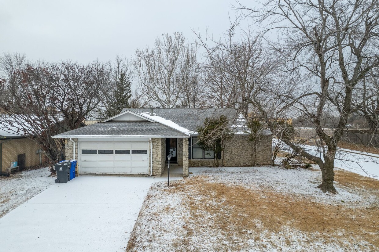 Foto principal - Updated 3 Bedroom in Broken Arrow